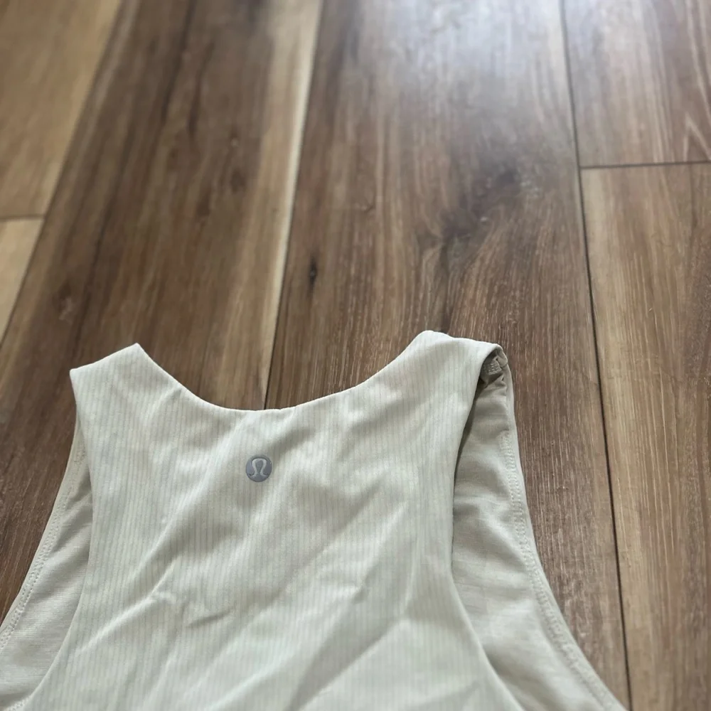 Lululemon women’s tan ribbed sports bra tank size 8